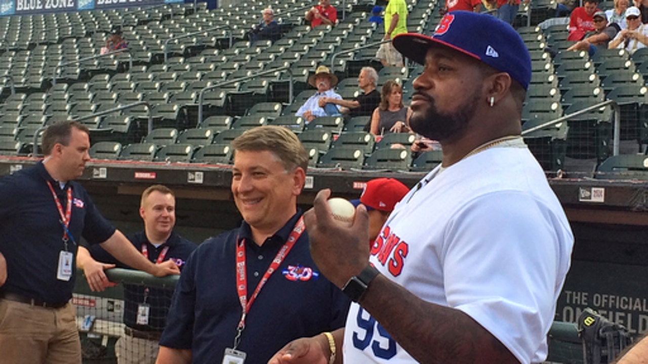 Bills' Dareus makes 1st pitch in bid to put troubles behind